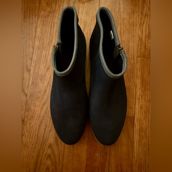 Timberland Women's Dark Navy and Tan Sz 9.5 Zip Up Defender Booties/Ankle Boots - Picture 1 of 16